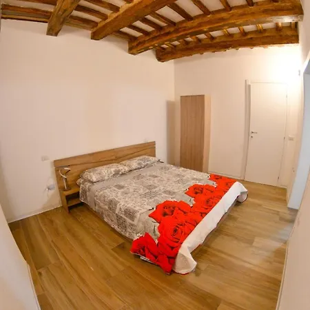 A Casa Di Silvia Apartament *